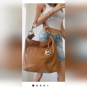 Michael kors buttery soft leather shoulder bag.
